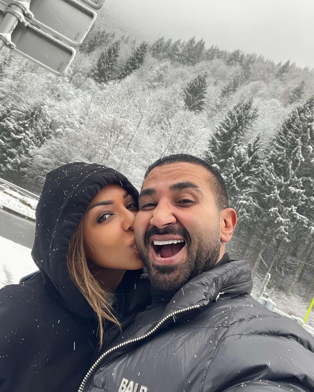 احمد سعد وزوجته فى اوروبا