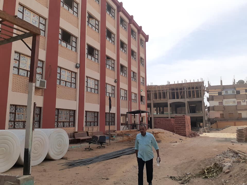 متابعة صيانه المبنى القديم للمدرسة باسنا