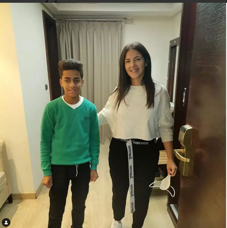 دنيا سمير غانم والطفل عبد الرحمن