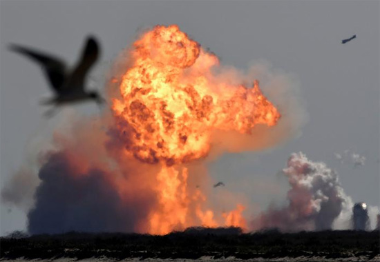 انفجرت مركبة سبيس إكس ستارشيب إس إن 9 في كرة نارية بعد رحلتها التجريبية على ارتفاعات عالية فى تكساس