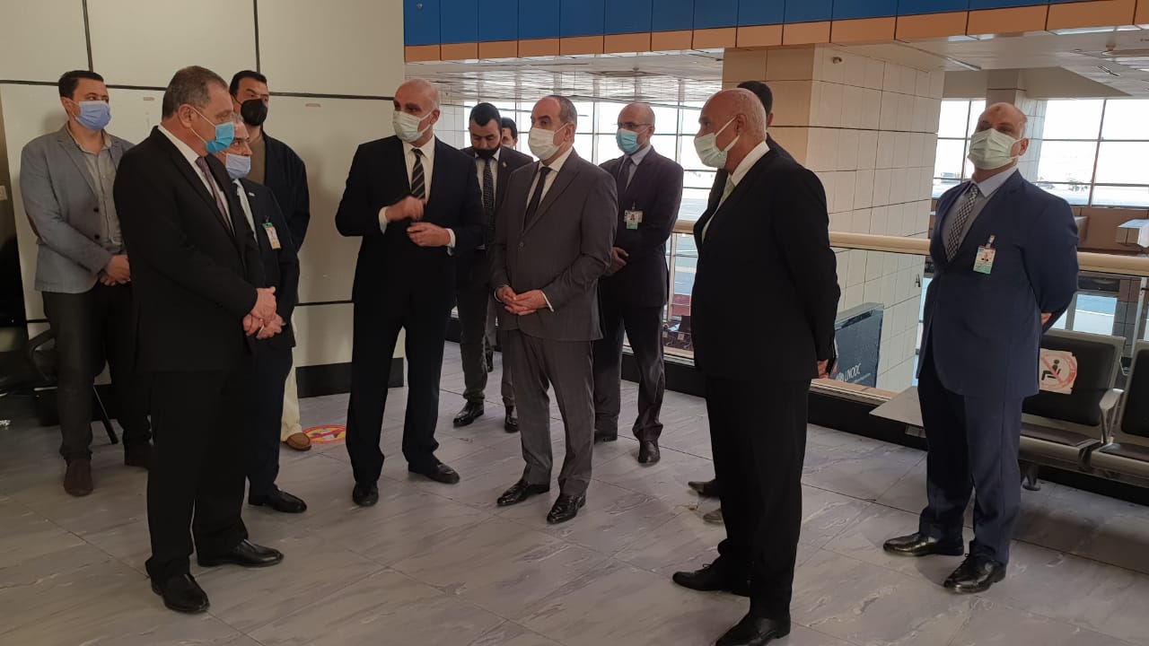 وزير الطيران يتابع استعدادات مطار شرم الشيخ لإستقبال الوفود المشاركة في مؤتمر مكافحة الفساد (1)
