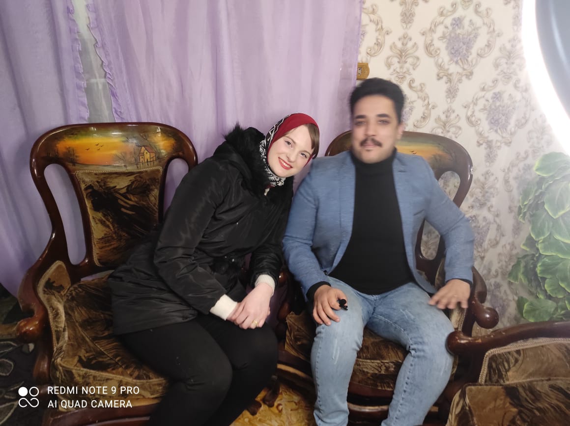 إلسا الهولندية مع زوجها الإسكندرانى وليد المصرى  (1)