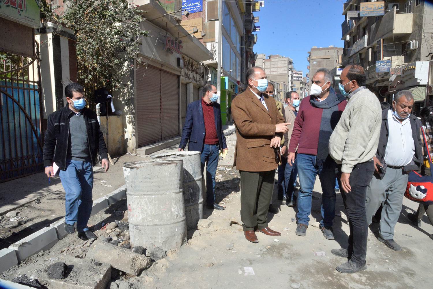 محافظ أسيوط يتفقد رصف وتطوير شوارع حي غرب (7)