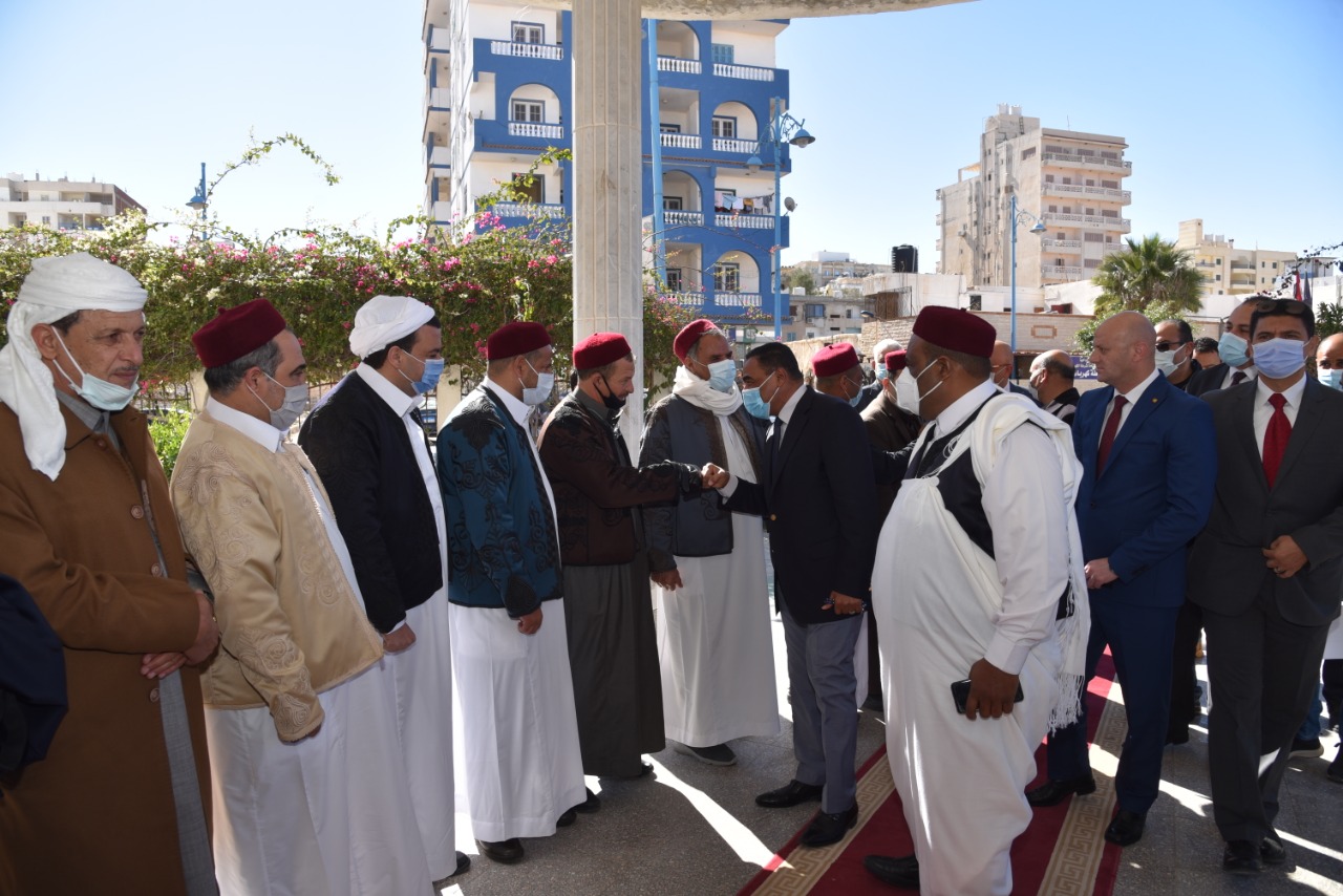محافظ مطروح مع المشايخ والعمد محافظ مطروح مع المشايخ والعمد