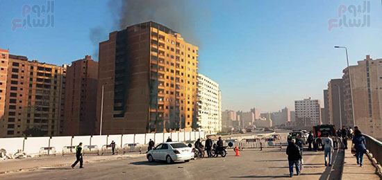 اثار الحريق المدمر على برج فيصل