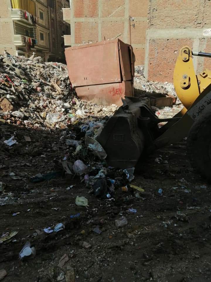 حملة نظافة وإزالة القمامة بحى ثان المحلة (2)