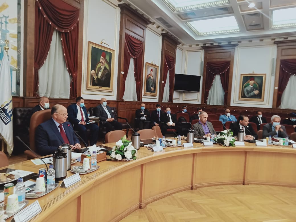 محافظ القاهرة يلتقى اعضاء البرلمان (1)