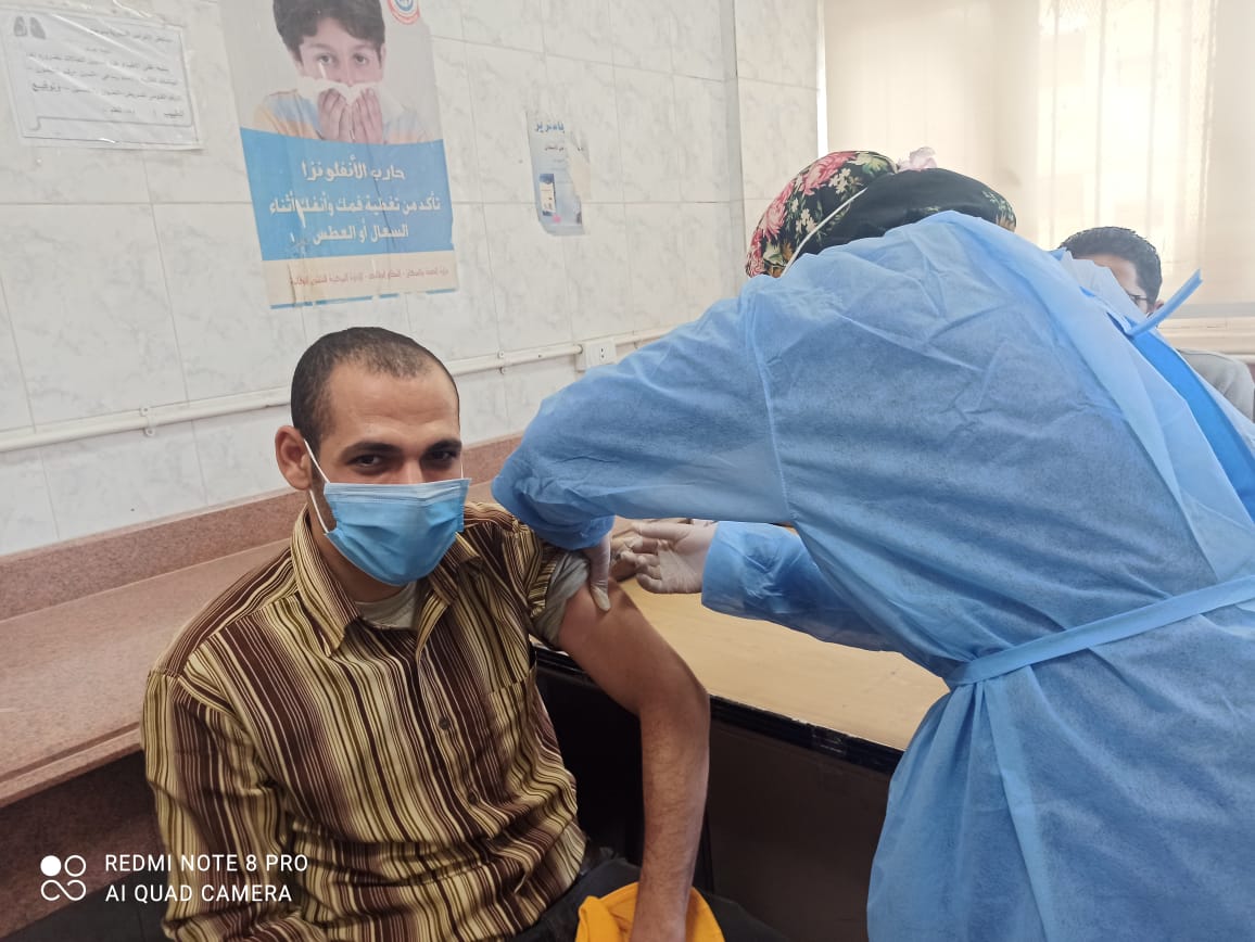  تطعيم الأطقم الطبية بمستشفي صدر سوهاج (5)