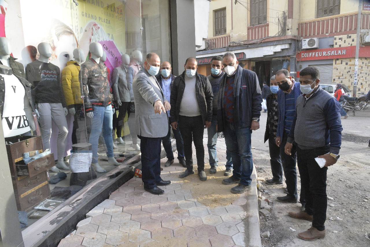 محافظ أسيوط يواصل تفقد أعمال تطوير ورصف بشوارع حي غرب  (2)