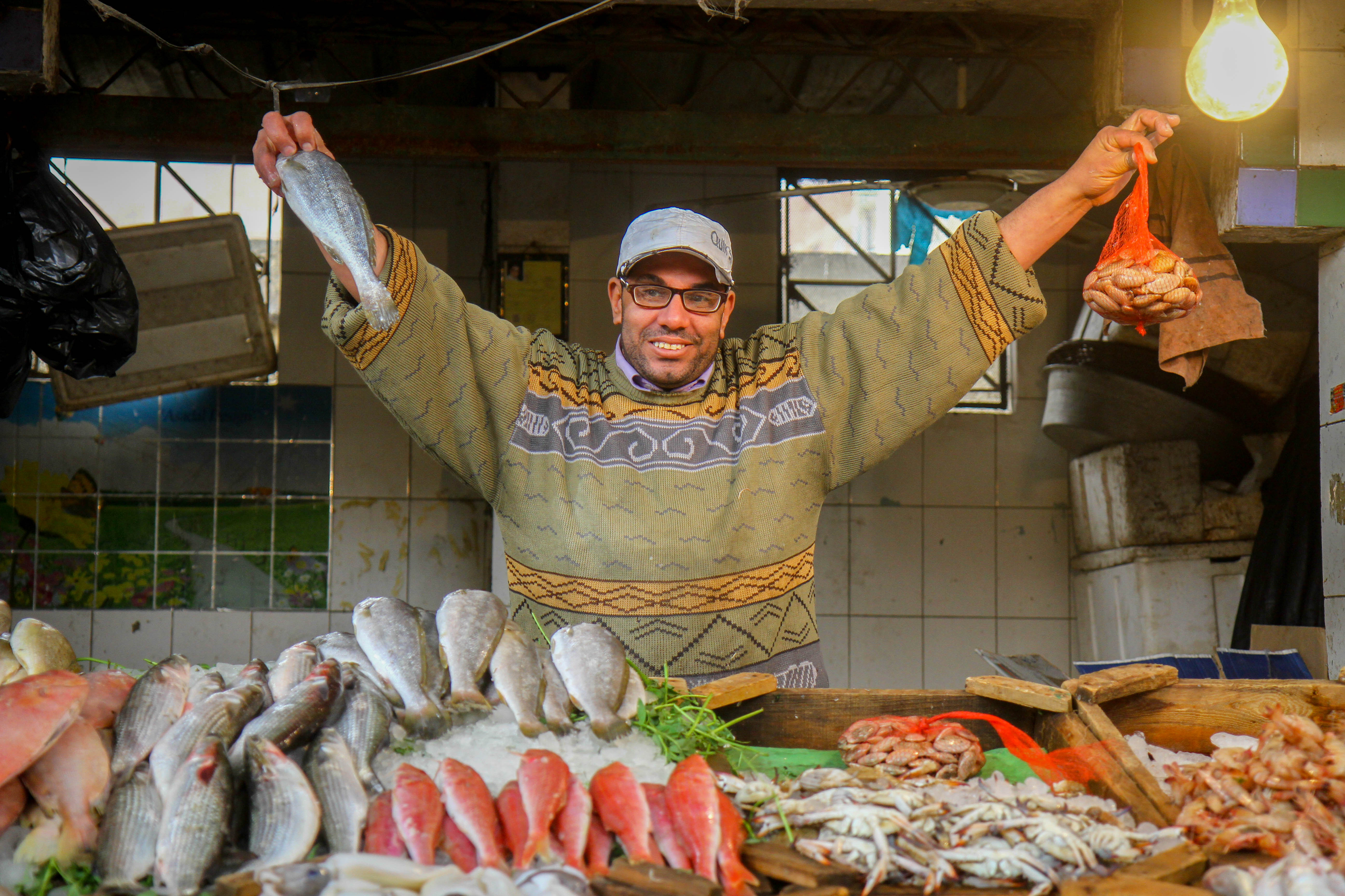 البائعين في سوق السمك