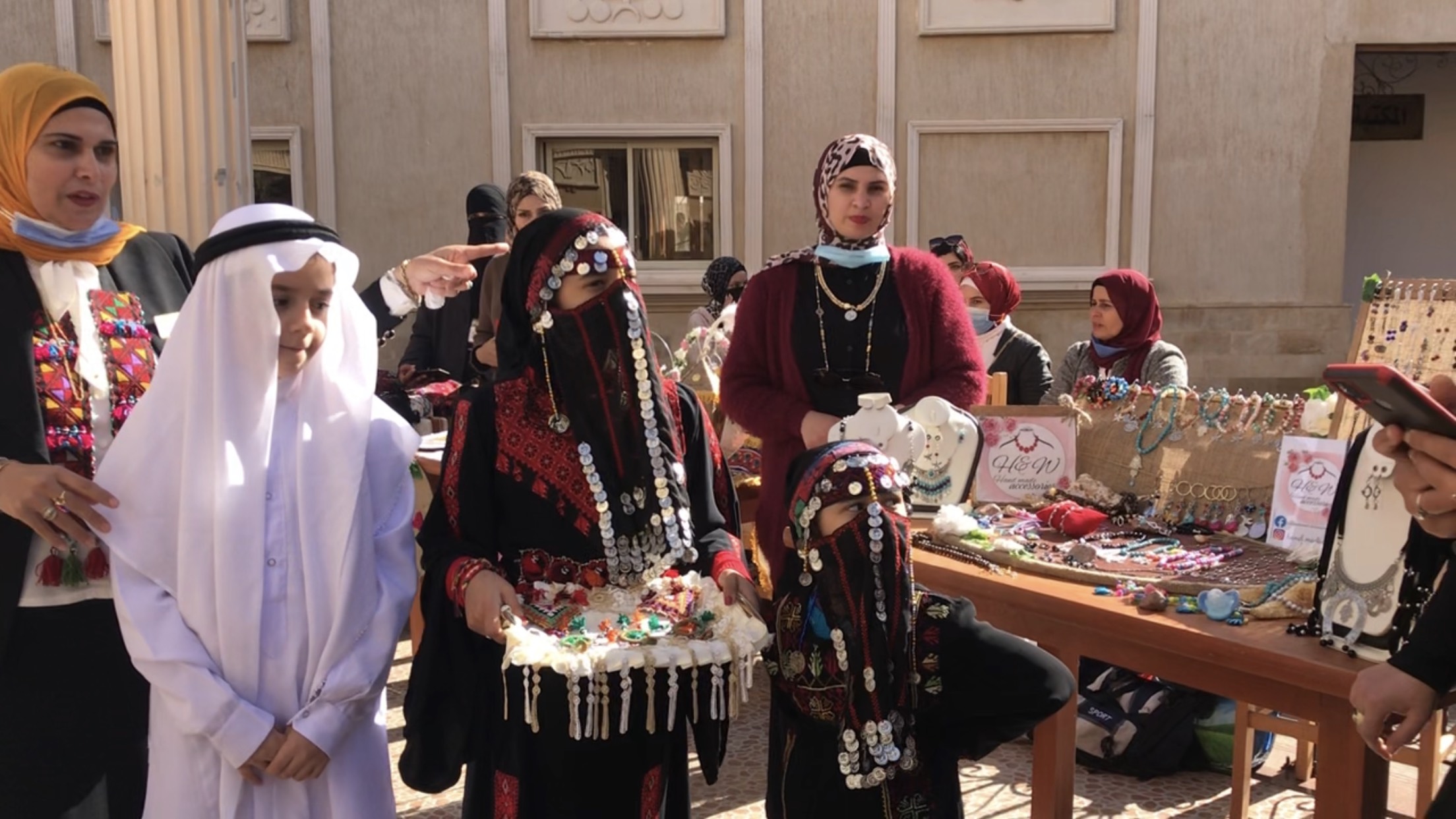 وزير الشباب يعلن توفير فرص عرض لمنتجات سيناء فى معرض ديارنا (3)