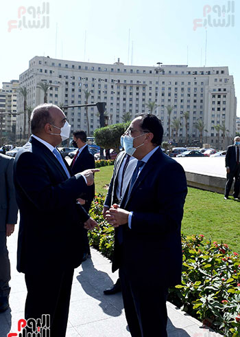 الدكتور مصطفى مدبولى ورئيس وزراء الاردن فى ميدان التحرير بعد تطويره (2)