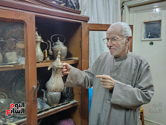 عم أحمد أفنى نصف قرن فى جمع التحف والأنتيكات (8)