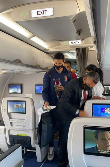 مصر للطيران تستقبل بعثة النادى الأهلى على متن رحلة خاصة (19)