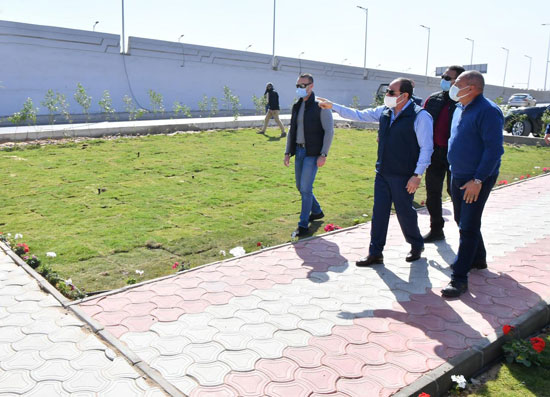 الرئيس السيسي يتفقد مشروع تطوير محور مسطرد بمنطقة شرق القاهرة (6)