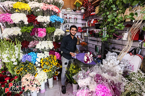 استعداد محلات الورد لعيد الحب استعداد محلات الورد لعيد الحب