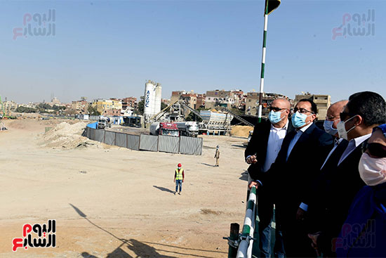 رئيس الوزراء يتابع أعمال تطوير منطقة سور مجرى العيون (12)