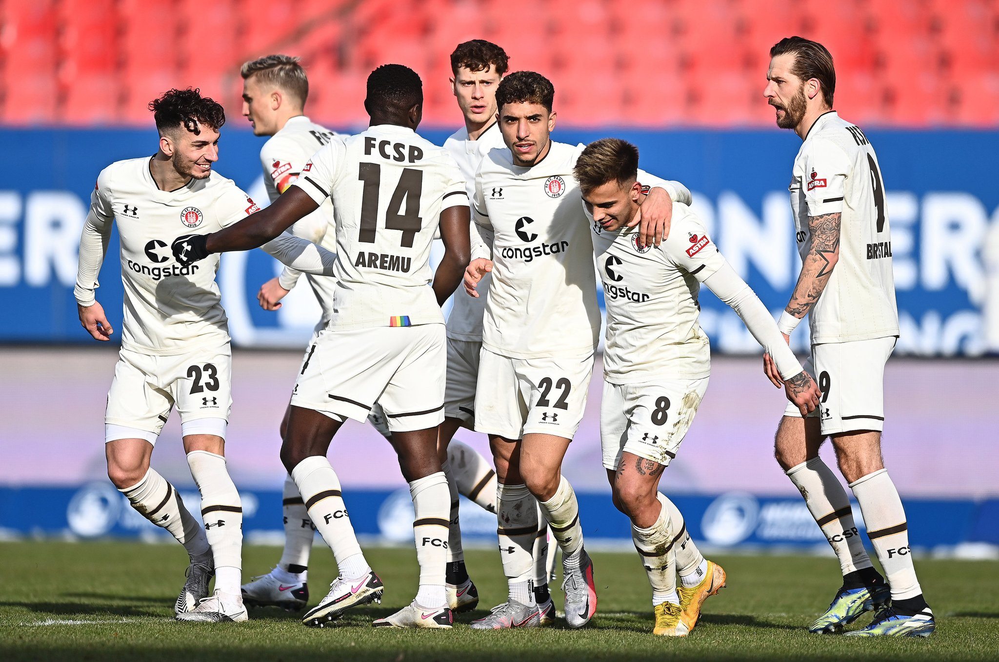 عمر مرموش يحتفل بالهدف