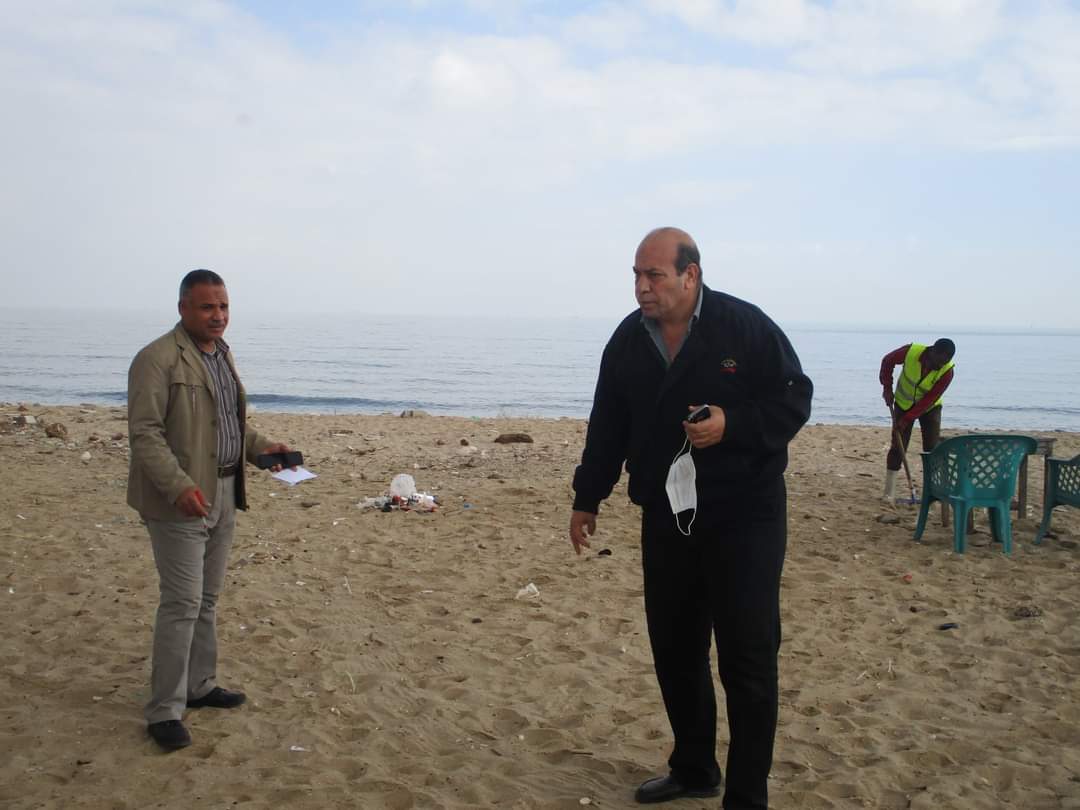 رئيس مدينة بورفؤاد يتابع تنظيف الشاطئ