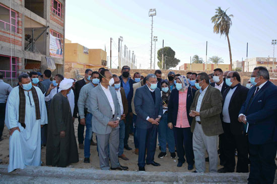 محافظ المنيا يتابع تنفيذ عدد من المشروعات بقرية جريس  (6)