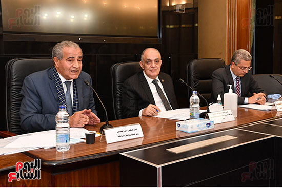 اجتماع لجنة المشروعات الصغيرة برئاسة النائب محمد كمال مرعى  (3)