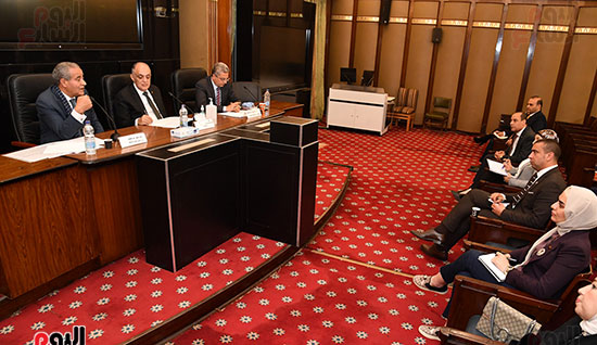 اجتماع لجنة المشروعات الصغيرة برئاسة النائب محمد كمال مرعى  (2)