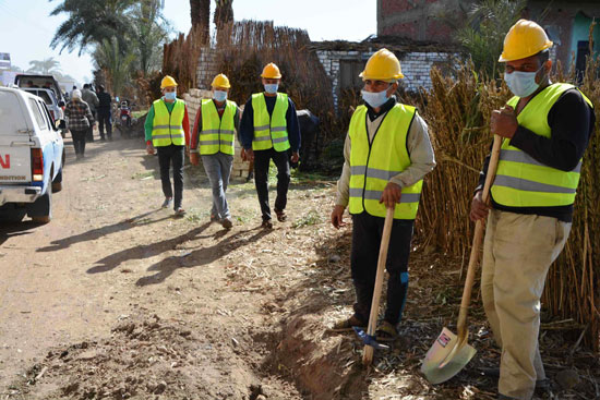 محافظ المنيا يتابع تنفيذ عدد من المشروعات بقرية جريس  (7)