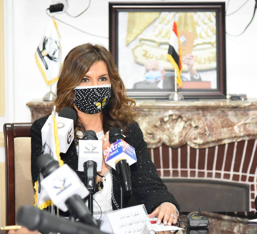 وزيرة الهجرة تطلق مبادرة مصرية بـ100 راجل (1)