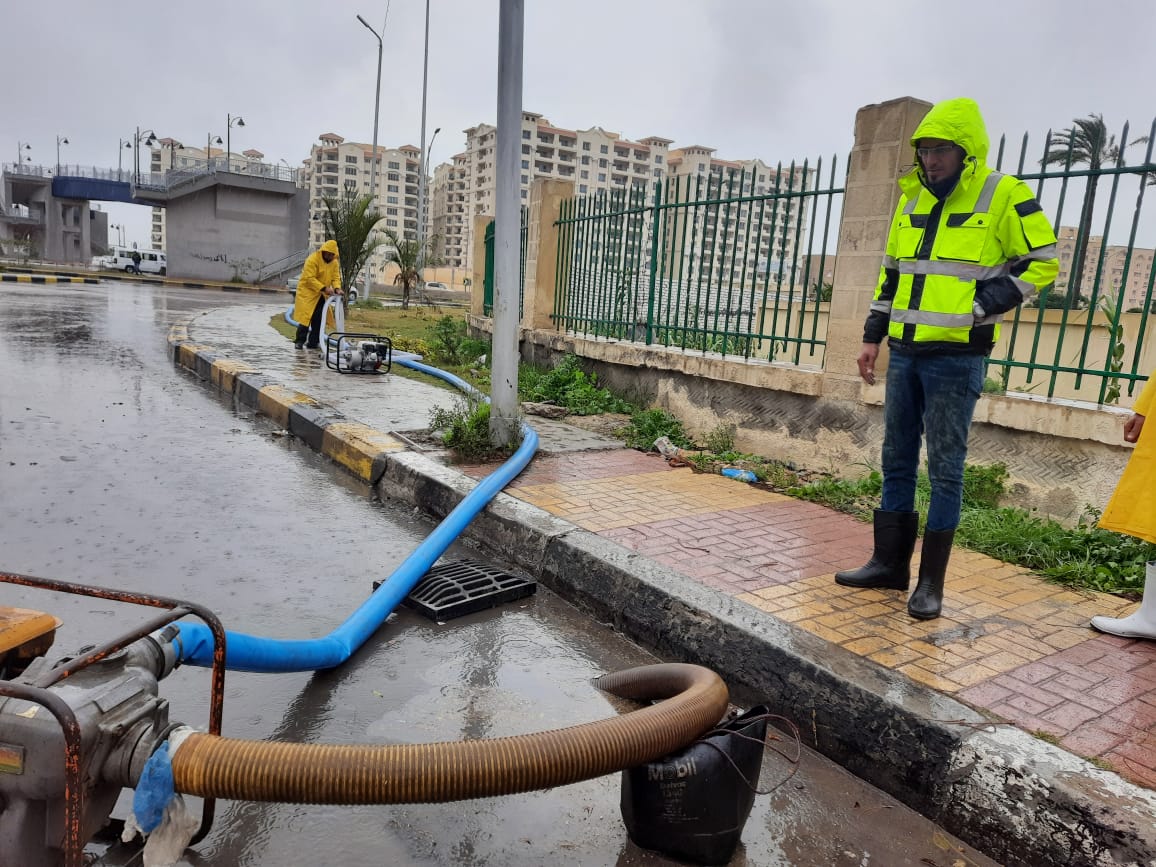 شفط المياه من شوارع الاسكندرية (2)