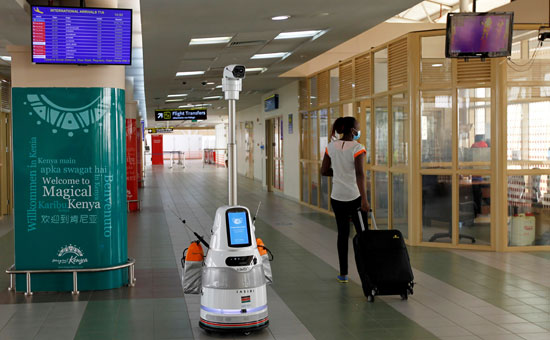 روبوتات فى المطار تقدم دعما تكنولوجيا لكينيا فى حربها مع كورونا (7)