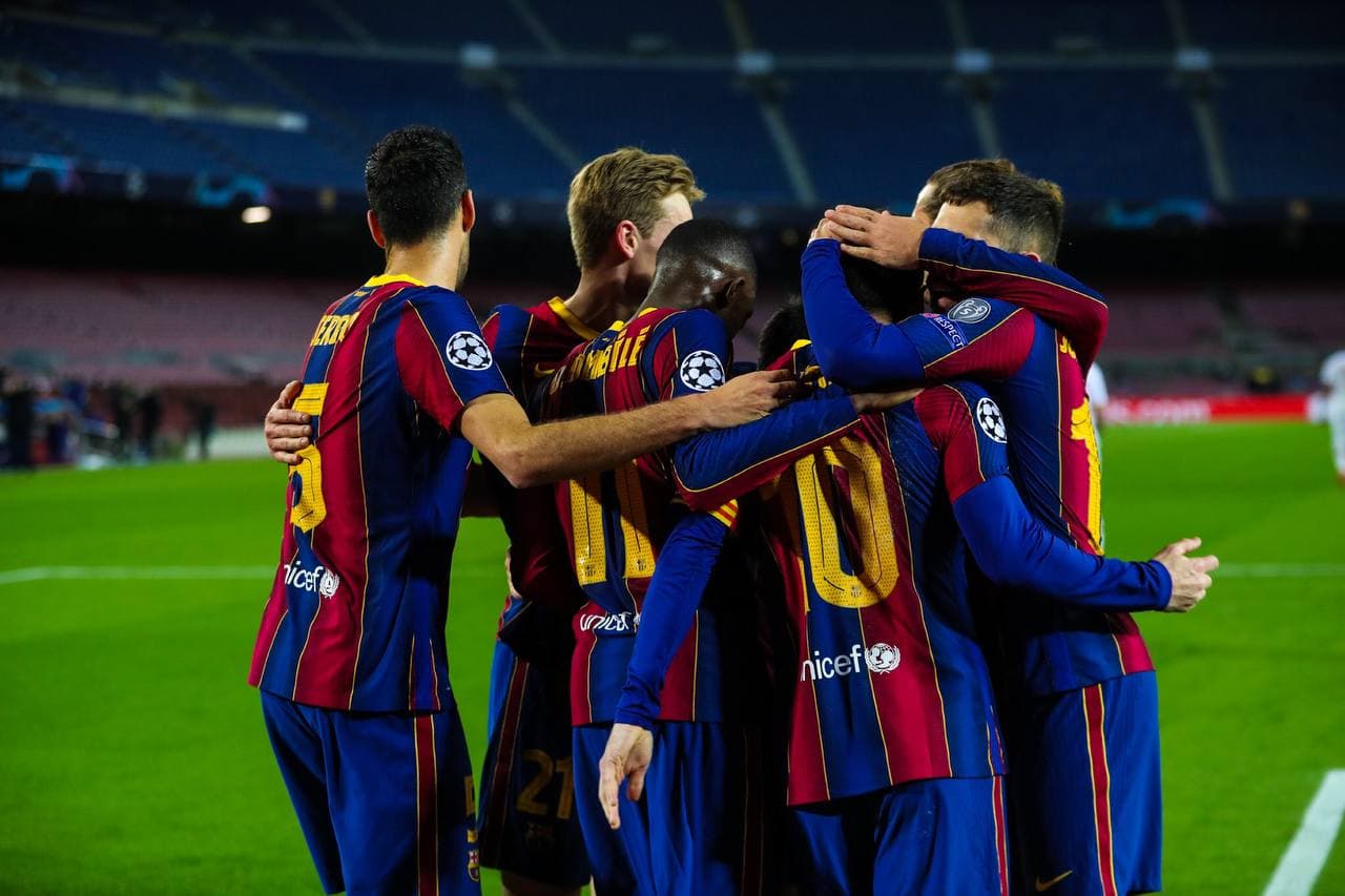 احتفال لاعبى برشلونة بهدف ميسي احتفال لاعبى برشلونة بهدف ميسي