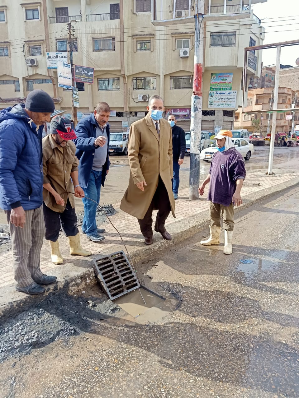 محافظ كفر الشيخ يتفقد اعمال رفع مياه الامطار وتسليك البلاعات