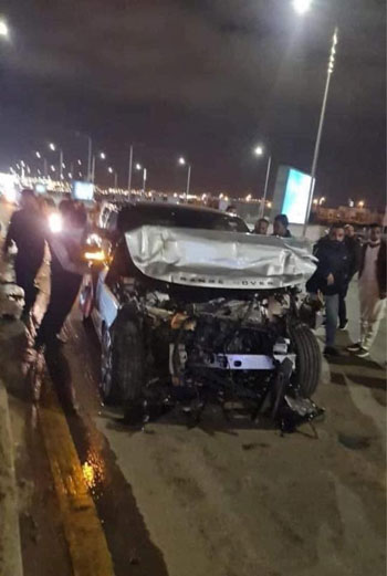 عمرو اديب يتعرض لحادث سير على طريق دهشور وتحطم الواجهة الأمامية لسيارته