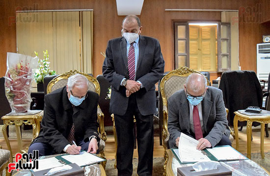 توقيع-بروتوكول-تعاون-بين-وكالة-الفضاء-المصرية-وكلية-علوم-الملاحة-ببنى-سويف-(2)