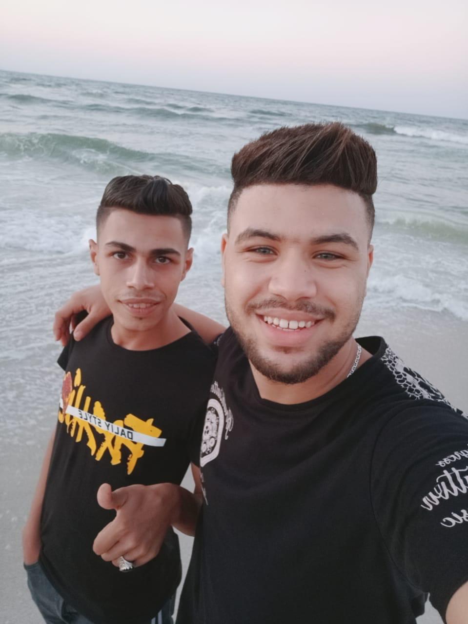أحمد مع صديقه