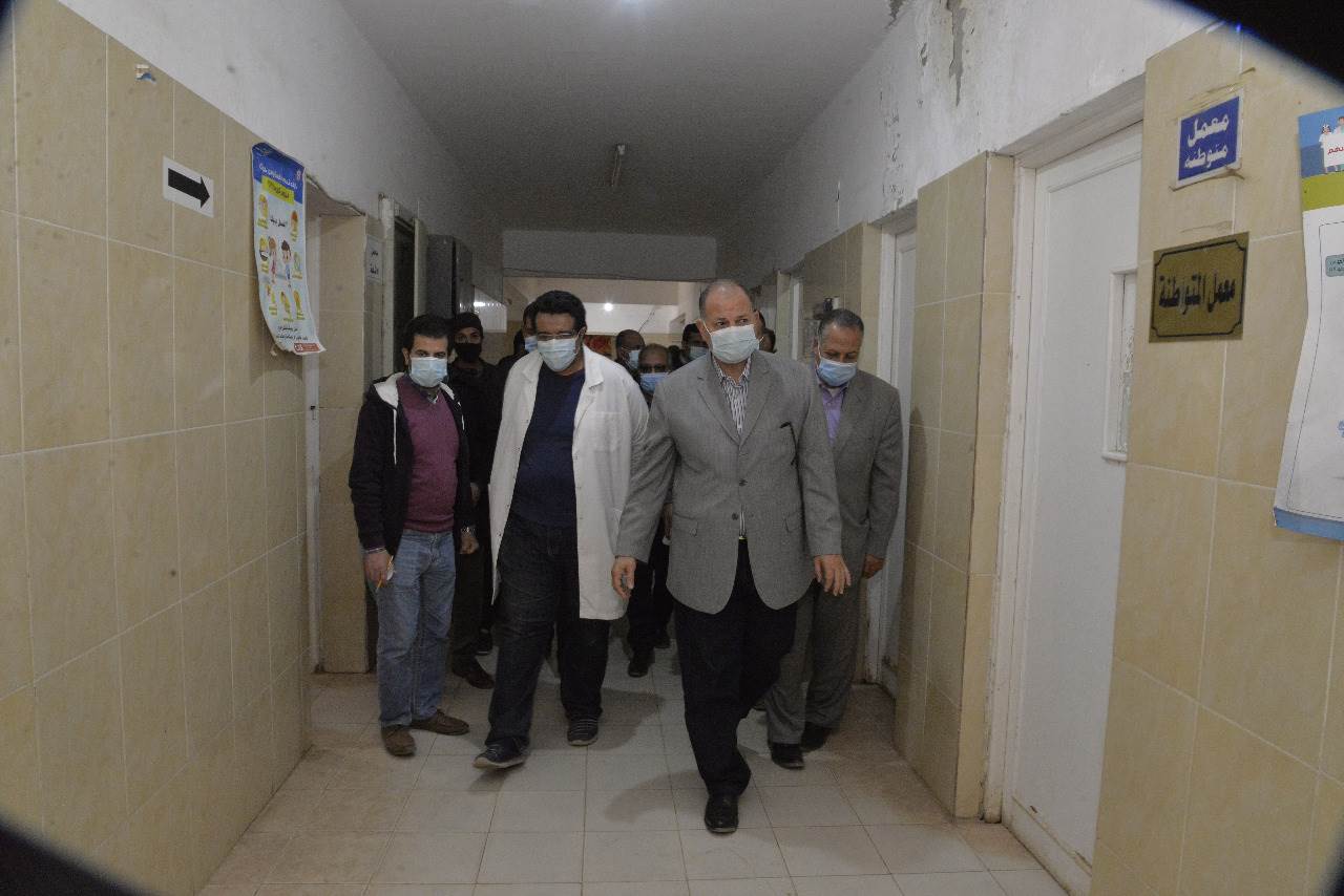 محافظ أسيوط يتفقد مستشفى الحميات ومركز شباب الشامية بساحل سليم (9)