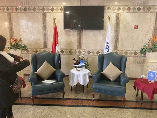 استعدادات مكثفة لحفل استقبال بيج رامي بنادي إيروسبورت بمطار القاهرة (3)