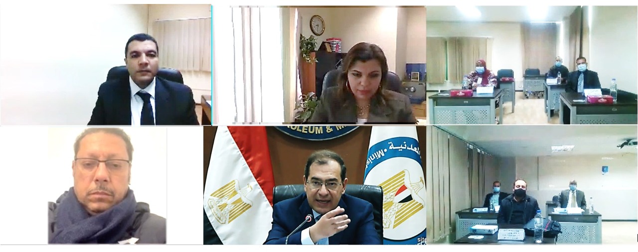 وزير البترول والثروة المعدنية خلال اطلاق الدفعة الثالثة ببرنامج تطوير القدرات البشرية بهيئة الثروة المعدنية وزير البترول والثروة المعدنية خلال اطلاق الدفعة الثالثة ببرنامج تطوير القدرات البشرية بهيئة الثروة المعدنية