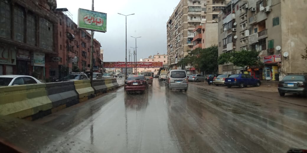 جانب من سقوط الأمطار