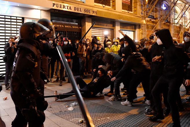 50 معتقل فى احتجاجات اسبانيا