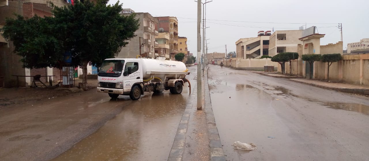 استمرار سحب مياه الامطار بمدينة سيدي غازي