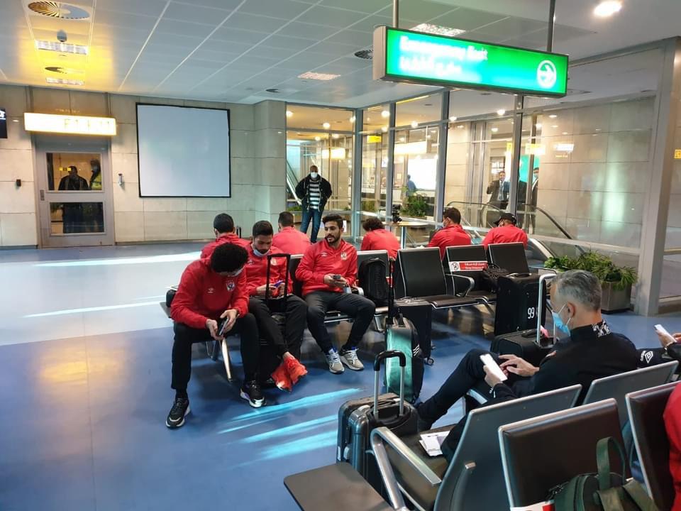 لاعبي الاهلي بالمطار قبل المغادرة لمواجهة سيمبا التنزاني