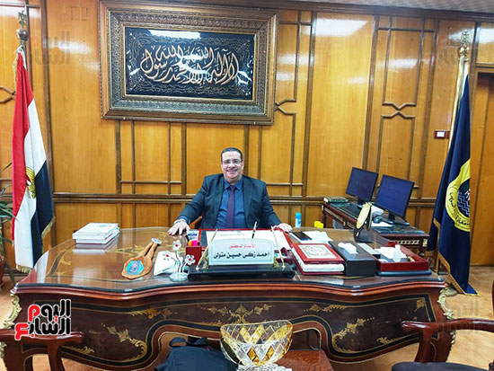 الدكتور-أحمد-زكى،-رئيس-جامعة-قناة-السويس-(2)