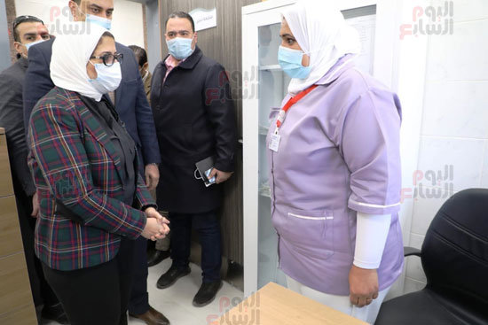 تفقد وزيرة الصحة والسكان، وحدة طب أسرة السلام والمحطة بمحافظة الإسماعيلية (1)