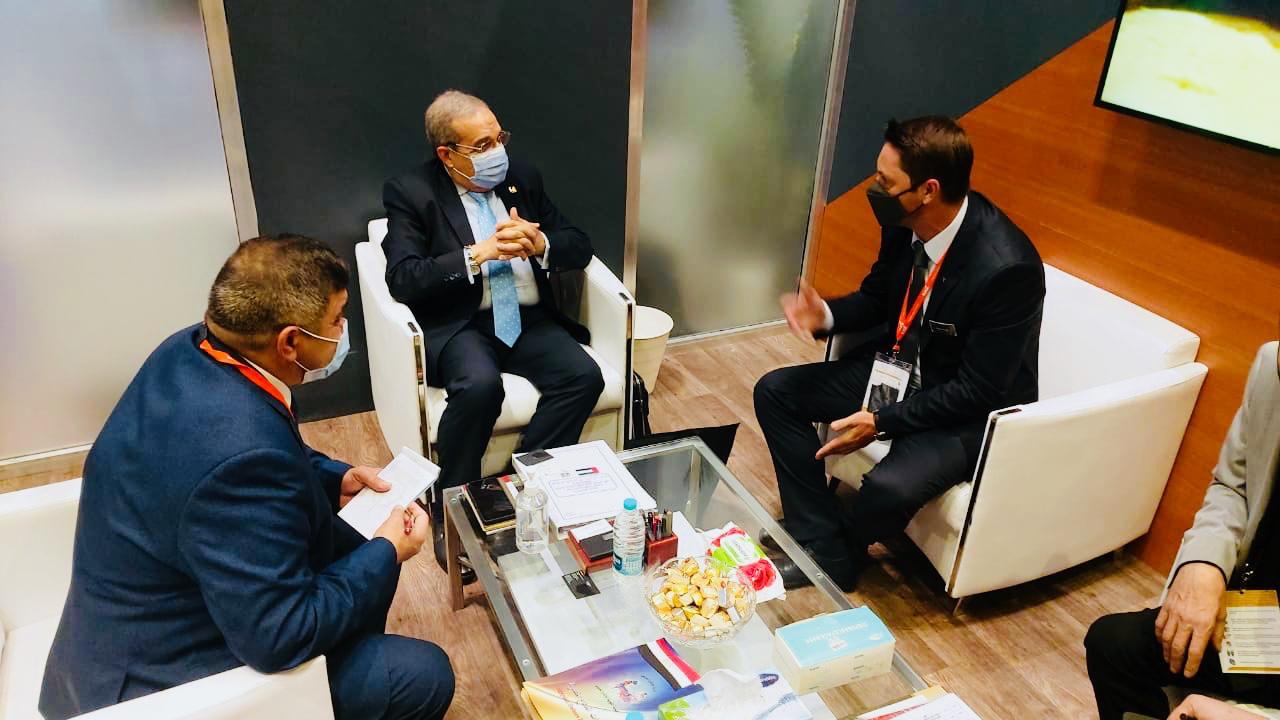 وزير الدولة للإنتاج الحربى يشارك فى افتتاح معرض الدفاع الدولى IDEX 2021 بأبو ظبى (2)