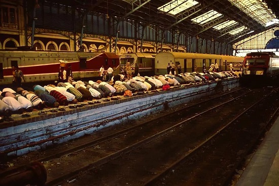دخول القطار في لحظة سجود ..الإسكندرية..1999م.