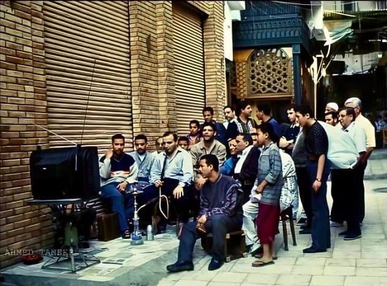 مجموعة من المصريين يتابعون مباراة المنتخب ..1990s.