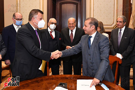توقيع بروتوكول بين مجلس الشيوخ وجامعة عين شمس حول مكافحة عدوى كورونا (2)