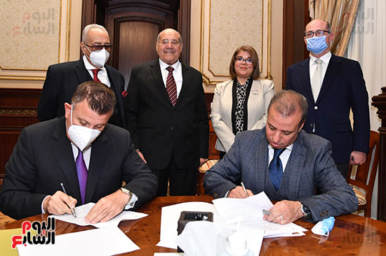 توقيع بروتوكول بين مجلس الشيوخ وجامعة عين شمس حول مكافحة عدوى كورونا (1)