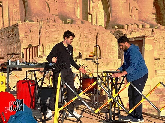 الفرقة-الموسيقية-تستعد-لإقامة-حفل-امام-معبد-ابو-سمبل-(5)